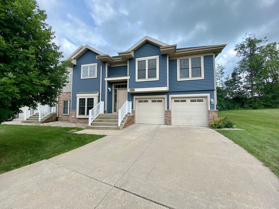 5371 Lismore Ln, Fitchburg, WI 53711 Townhome Rentals in Fitchburg WI