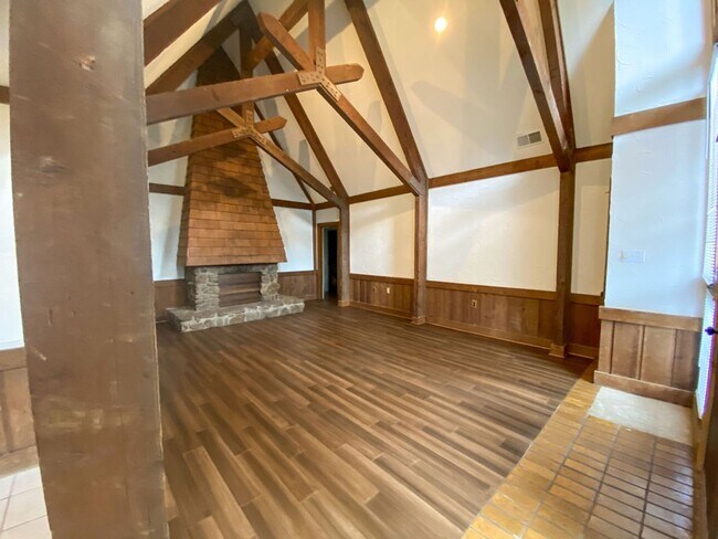 Building Photo - 3 bed / 2 bath in Memphis near Old Brownsv...