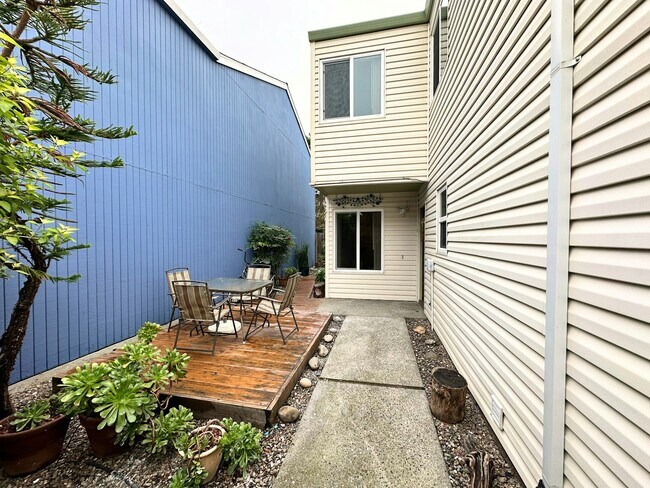 Foto del edificio - 4310 Cowell Blvd