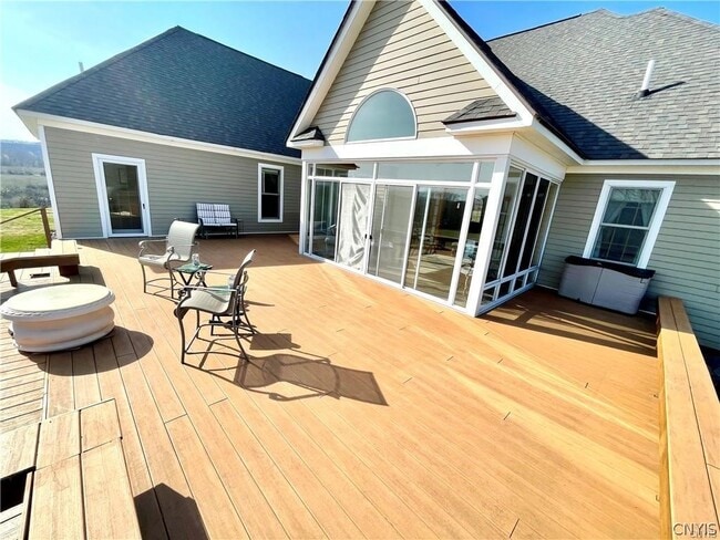 Building Photo - 1018 W State Rd