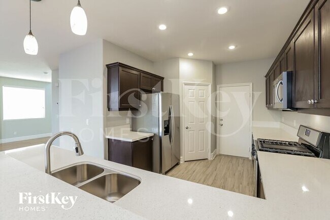 Building Photo - 9748 Ziegler Avenue