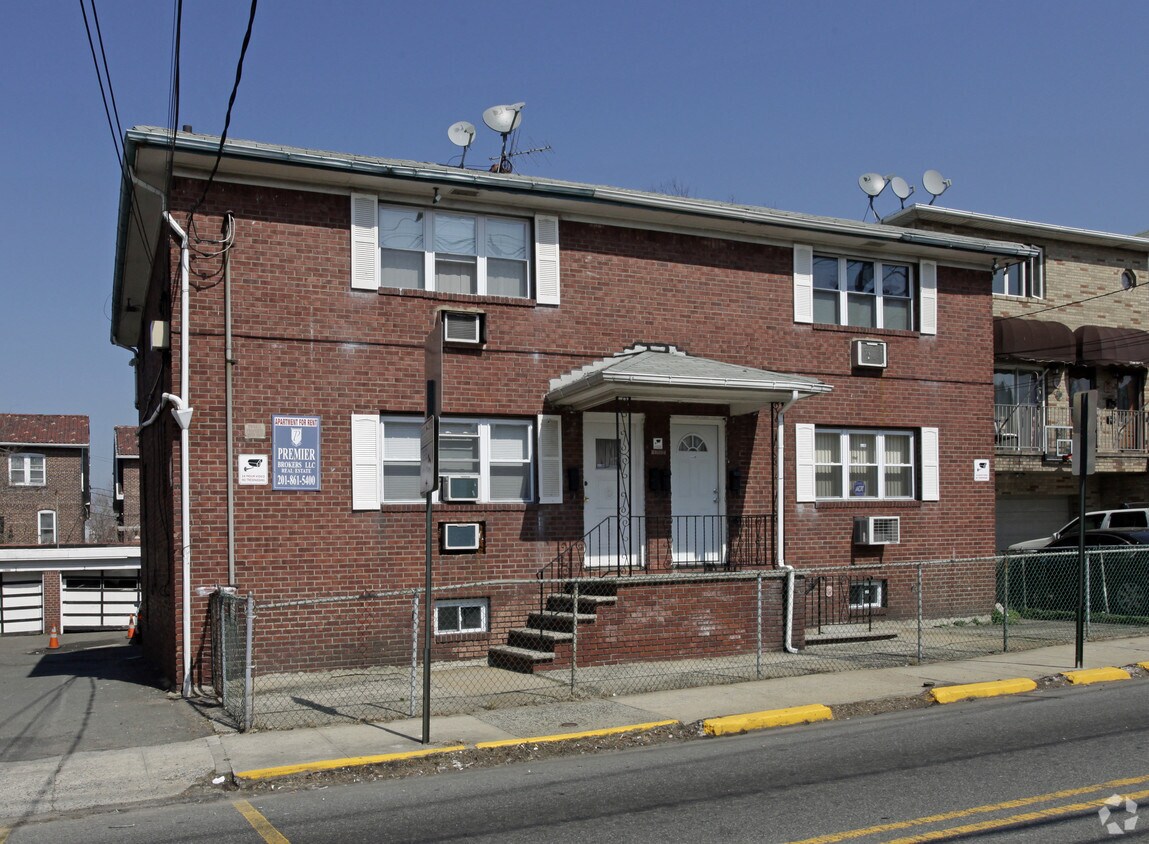 Building Photo - 1702 76th St
