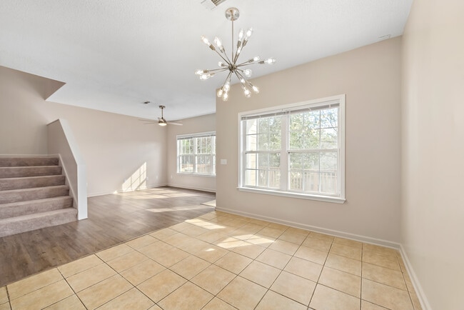 Foto del edificio - 33 Courtyard Way