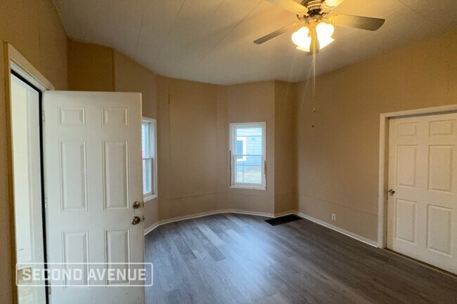 Foto del edificio - 512 Central Ave