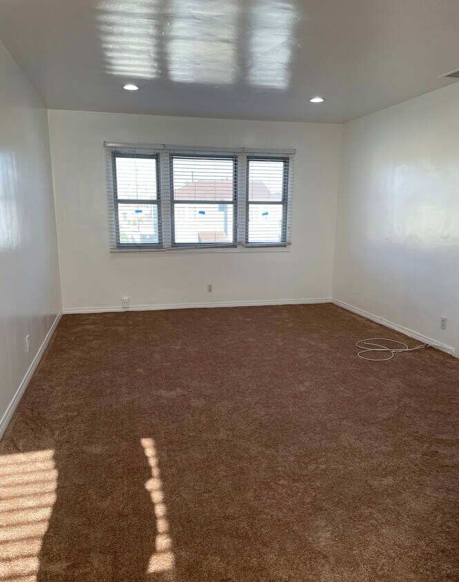Living Room - 10045 S Wilton Plz