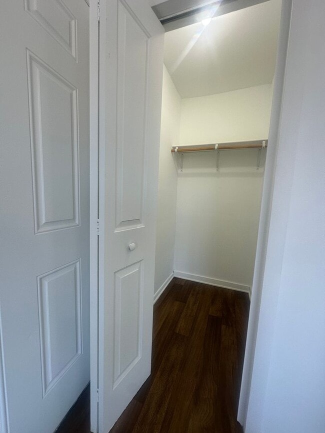 Building Photo - Beautiful Studio Apartment
