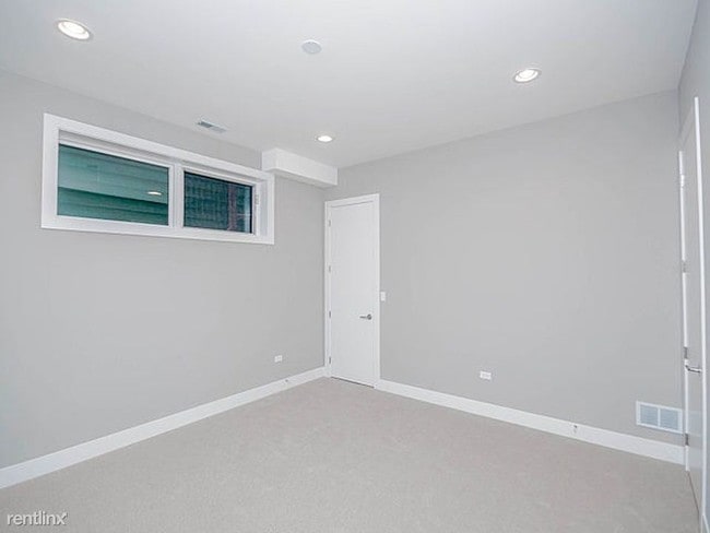 Building Photo - 1024 N Honore St