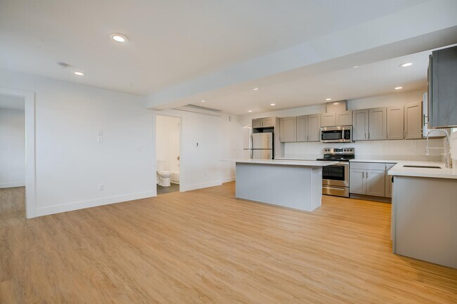 Building Photo - 1502 N 41st St