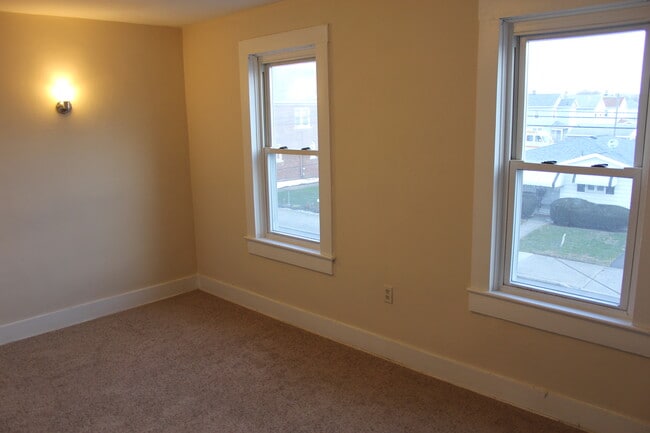 Master Bedroom - 570 Fellows Ave