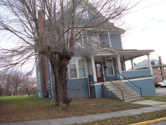 Building Photo - 302 N Eighth St