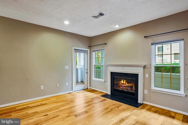 Building Photo - 1708 Lake Shore Crest Dr