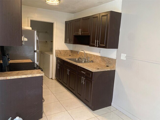 Foto del edificio - 1010 SW 76th Ave