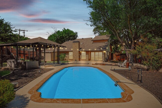 Foto del edificio - 400 Castle Ct