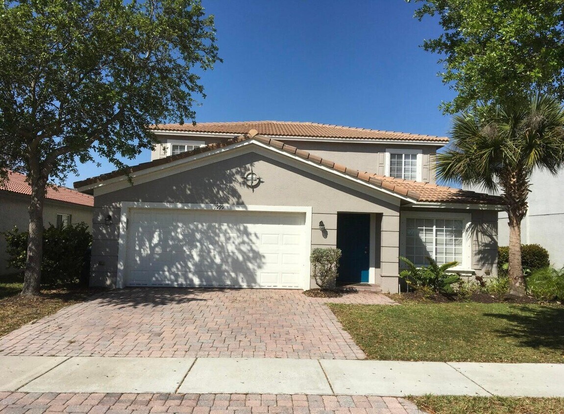 Foto principal - 1999 Newport Isles Blvd