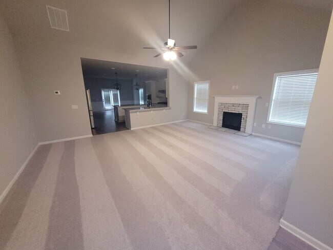 Foto del edificio - 4 bedroom 2.5 bath