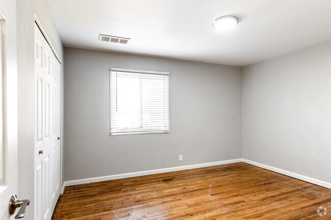 2HAB, 1BA - 782SF - Brittany Village