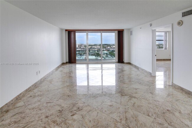 Foto del edificio - 6917 Collins Ave