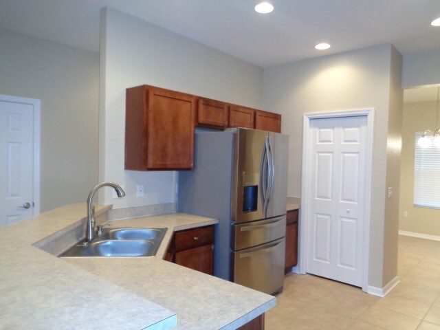 Foto del edificio - 5745 Woodruff Way
