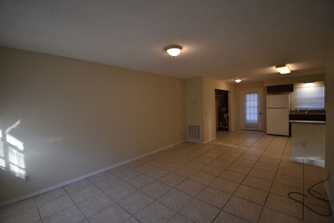 Building Photo - 2 Bed/1 Bath, Duplex in Graceville Apartme...