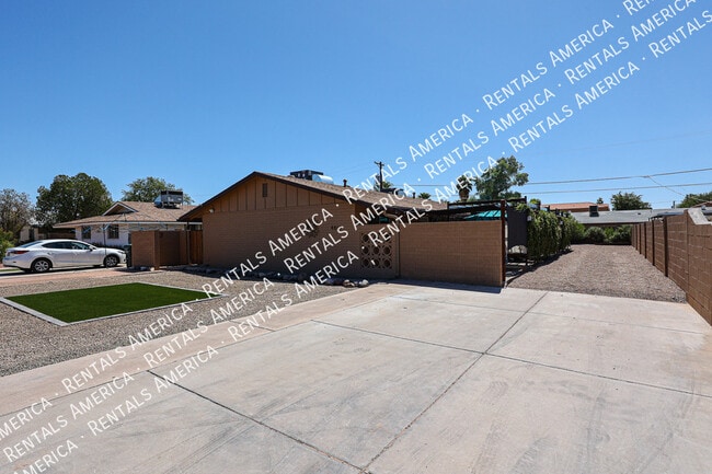 Building Photo - 2931 W Villa Maria Dr