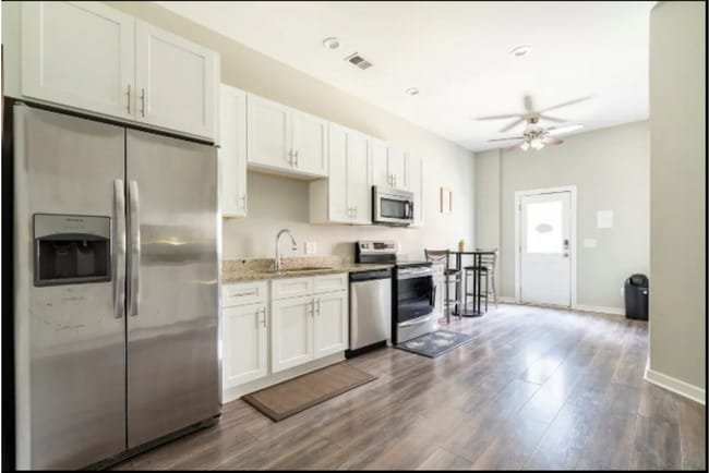 Building Photo - 614 Larchmont Dr NW
