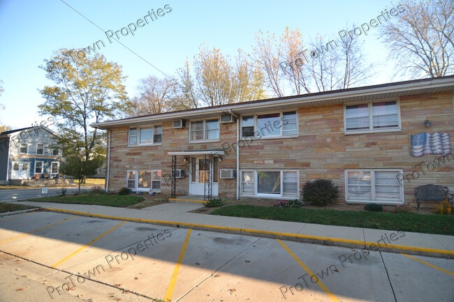 Building Photo - 103 S Joliet St