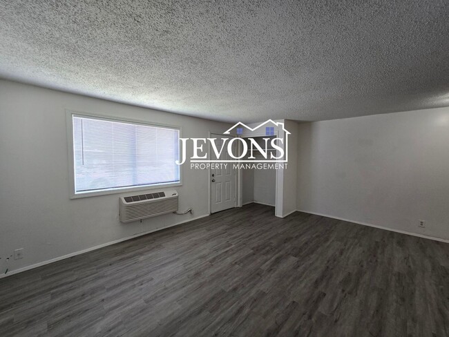 Building Photo - 1219 Roosevelt Ave