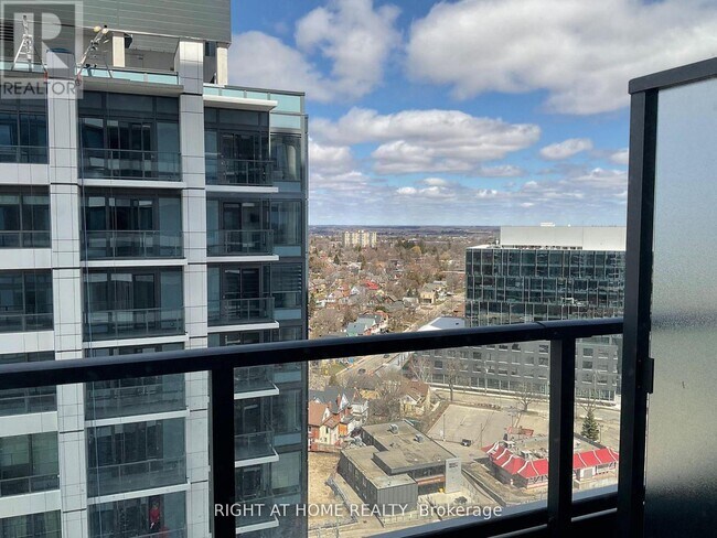 Photo du bâtiment - 15 Wellington St S