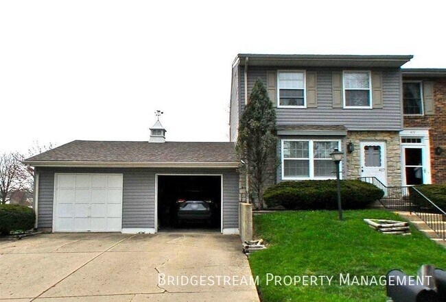 Building Photo - Updated 2 BR 1.5 BA Condo with Basement in...