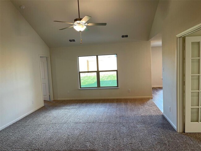 Foto del edificio - 3004 McCoy Rd