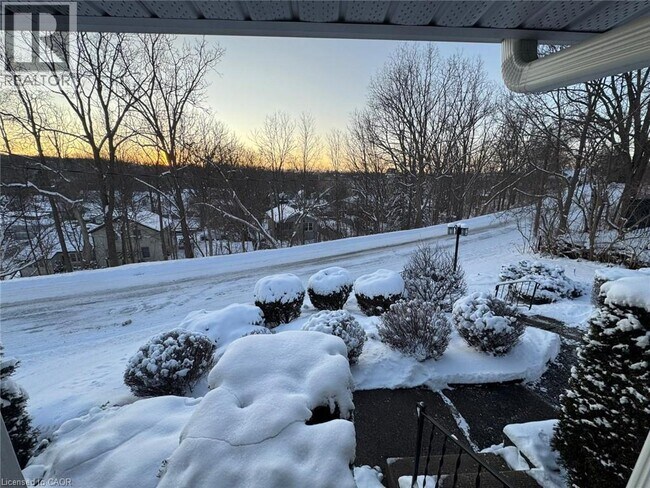 Photo du bâtiment - 65 Broadway St W