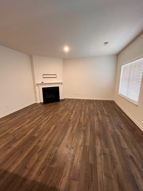 Building Photo - 360 Lilly Dr