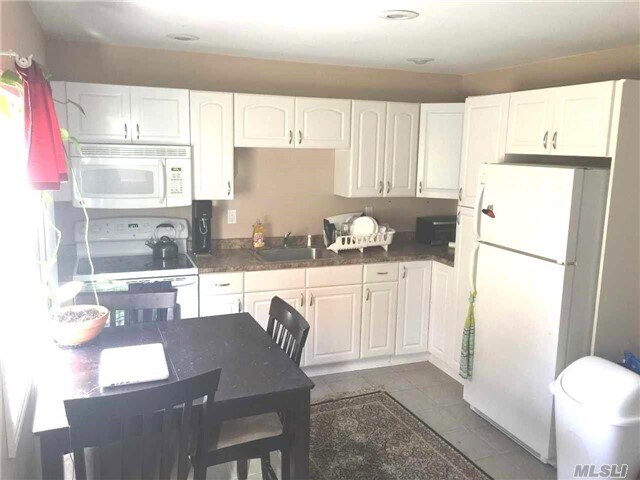 Building Photo - 6 Elizabeth Ln