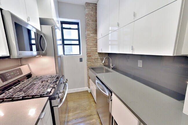 Foto del edificio - 336 E 18th St