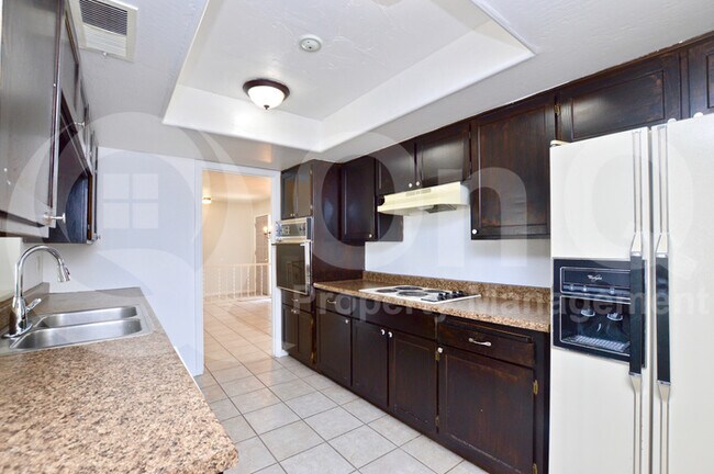 Foto del edificio - 2168 W Sharon Ave