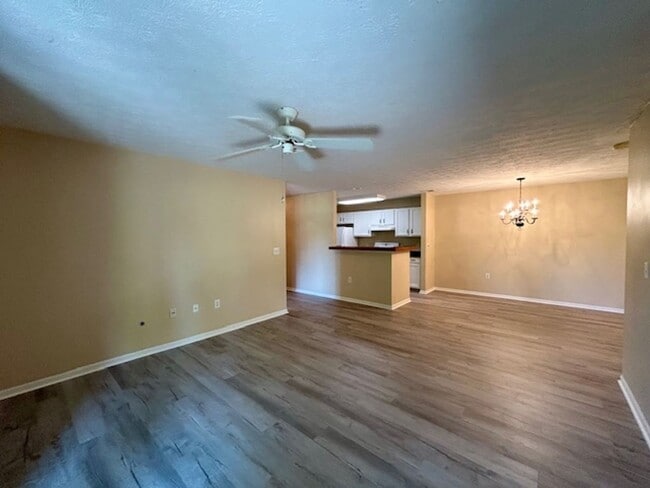Building Photo - PRICE DROP!! Stylish 2 Bedroom, 2 Bath Con...