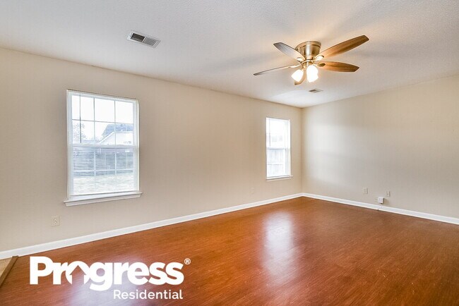 Foto del edificio - 7799 Fallstone Rd