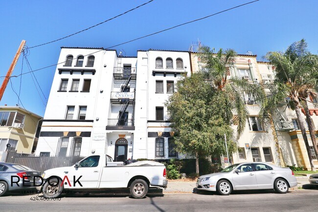 Foto del edificio - ~2 Months FREE~ Incredible, Sun-Drenched S...