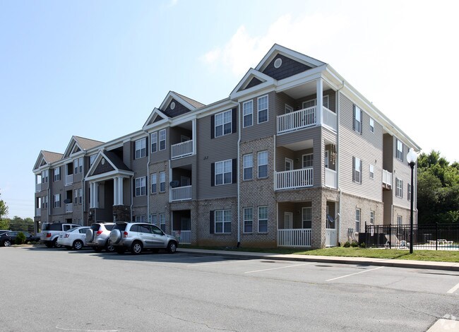 Foto del edificio - The Glenns at Elon