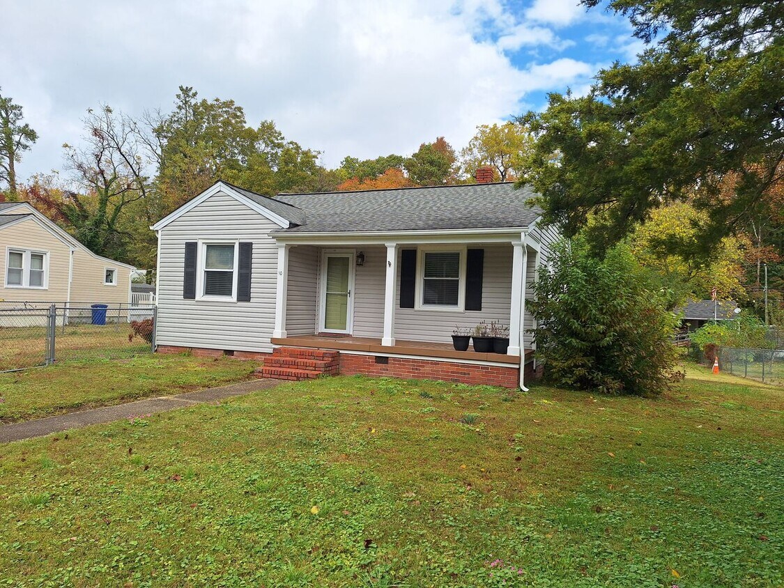 Photo - 10 Commodore Dr (Newport News, VA)