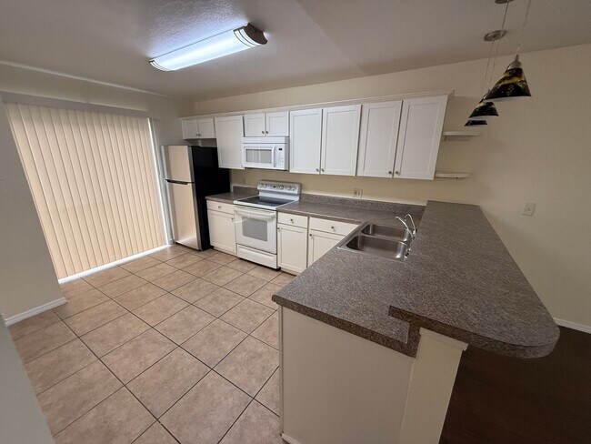 Foto del edificio - 2 Bed/2 Bath 1st Floor condo at Lancelot W...
