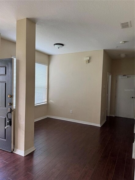 Foto del edificio - 2020 San Jacinto Cir