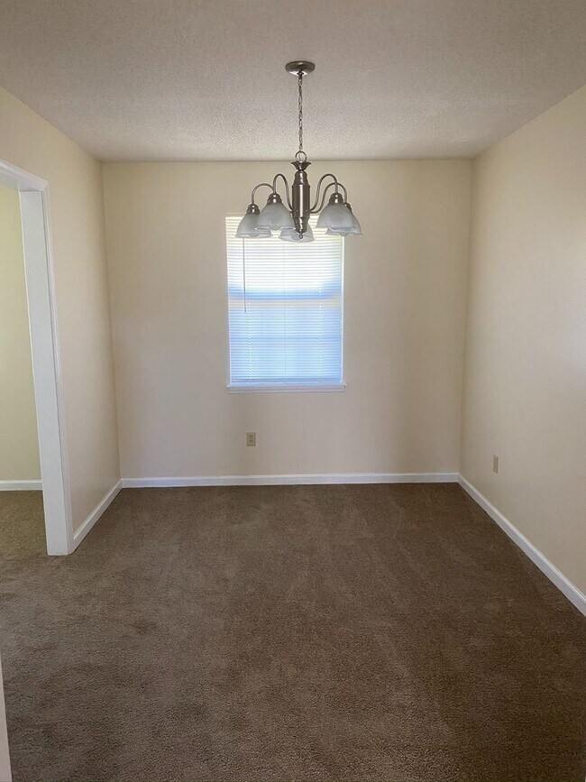Building Photo - 3 br, 2 bath House - 1400 Desert Storm Drive