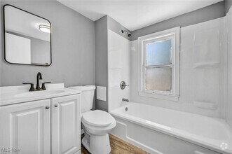 Building Photo - 754 Parkwood Dr