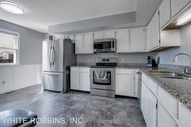 Building Photo - 3 br, 2.5 bath House - 6 Congress Drive