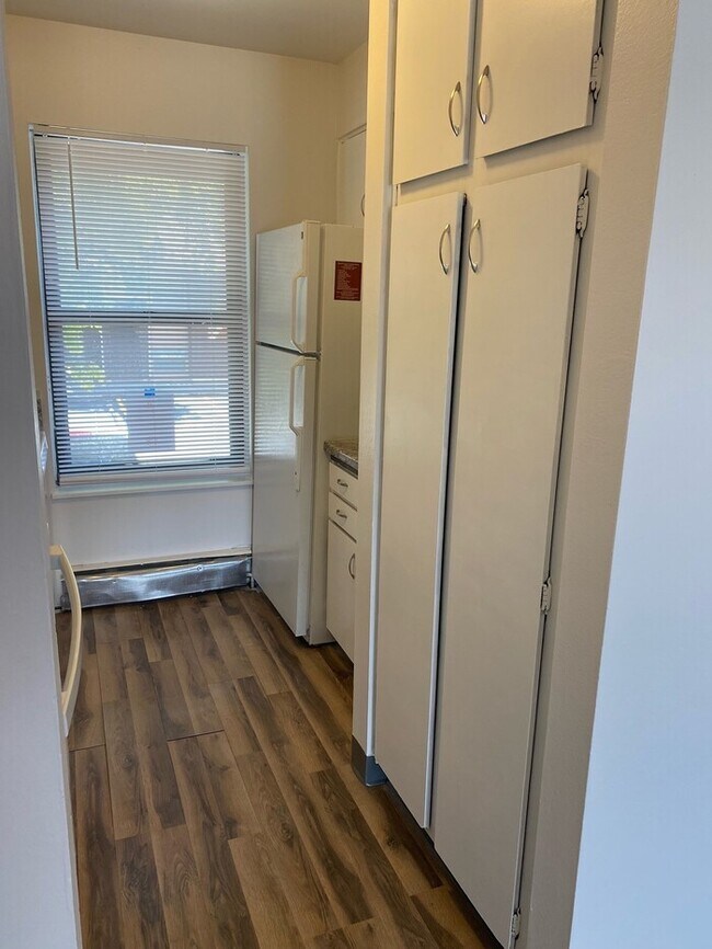 Building Photo - Charming Condo located in the heart of Col...