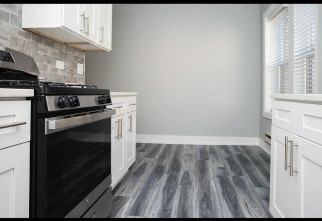 Building Photo - 0 bedroom in Chicago IL 60613