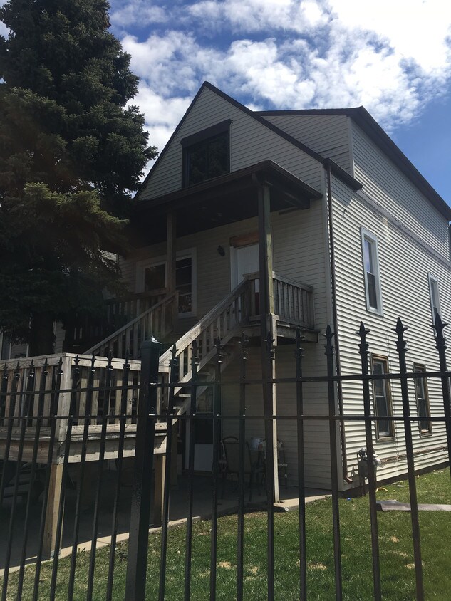 Primary Photo - 4506 N Elston Ave