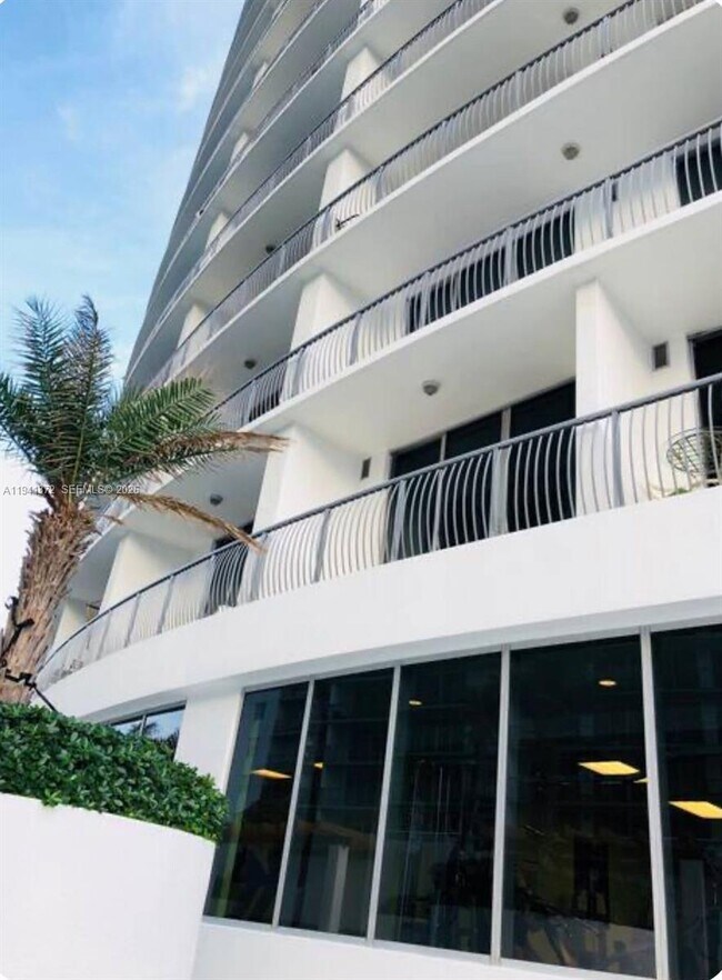 Building Photo - 1750 N Bayshore Dr