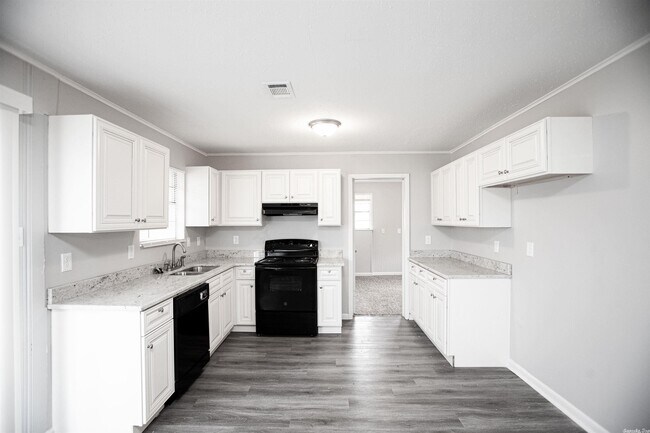 Building Photo - 1107 Parkway Dr